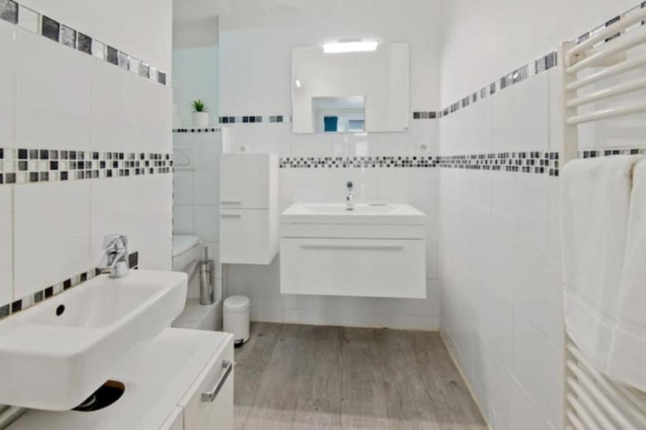 Cozy 2 Bedroom Apartment In ปารีส ภายนอก รูปภาพ